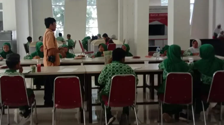 Wisata Literasi, Siswa Wuring Serbu Perpustakaan